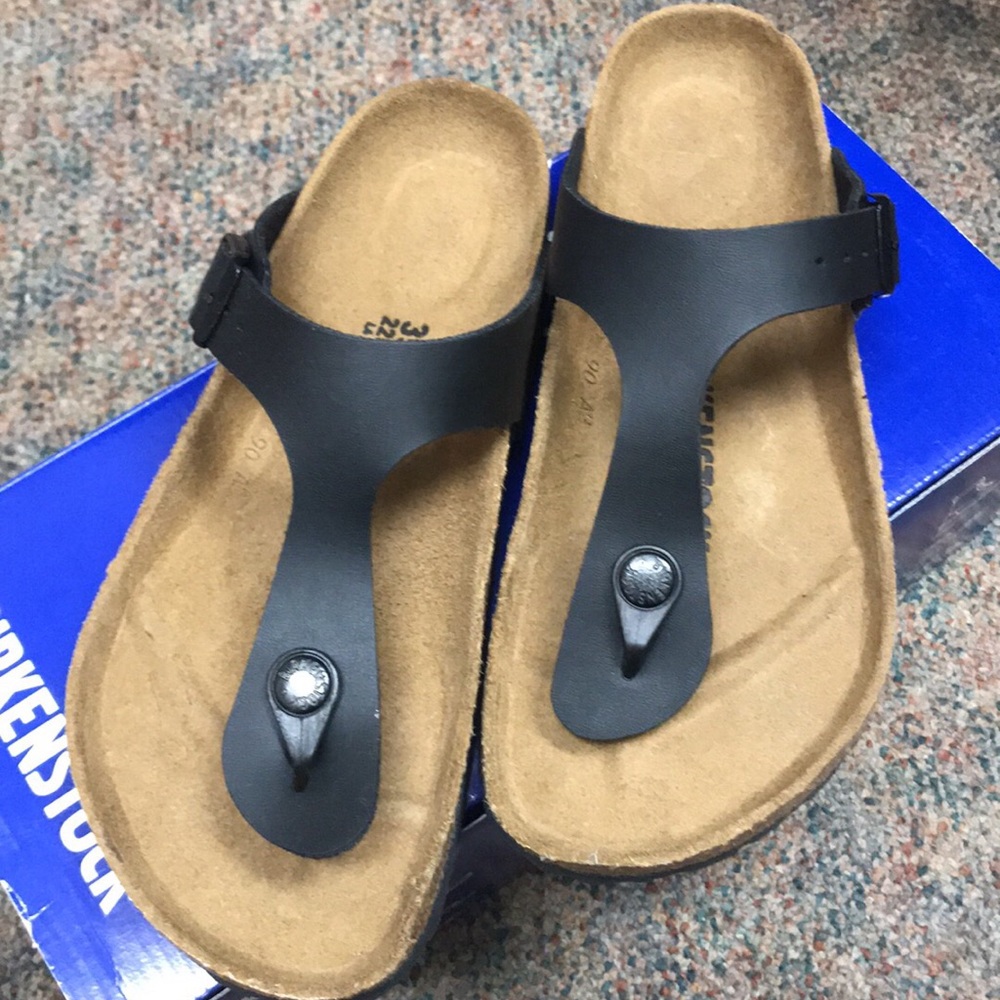 Women’s Birkenstock Gizeh Sandals size 35